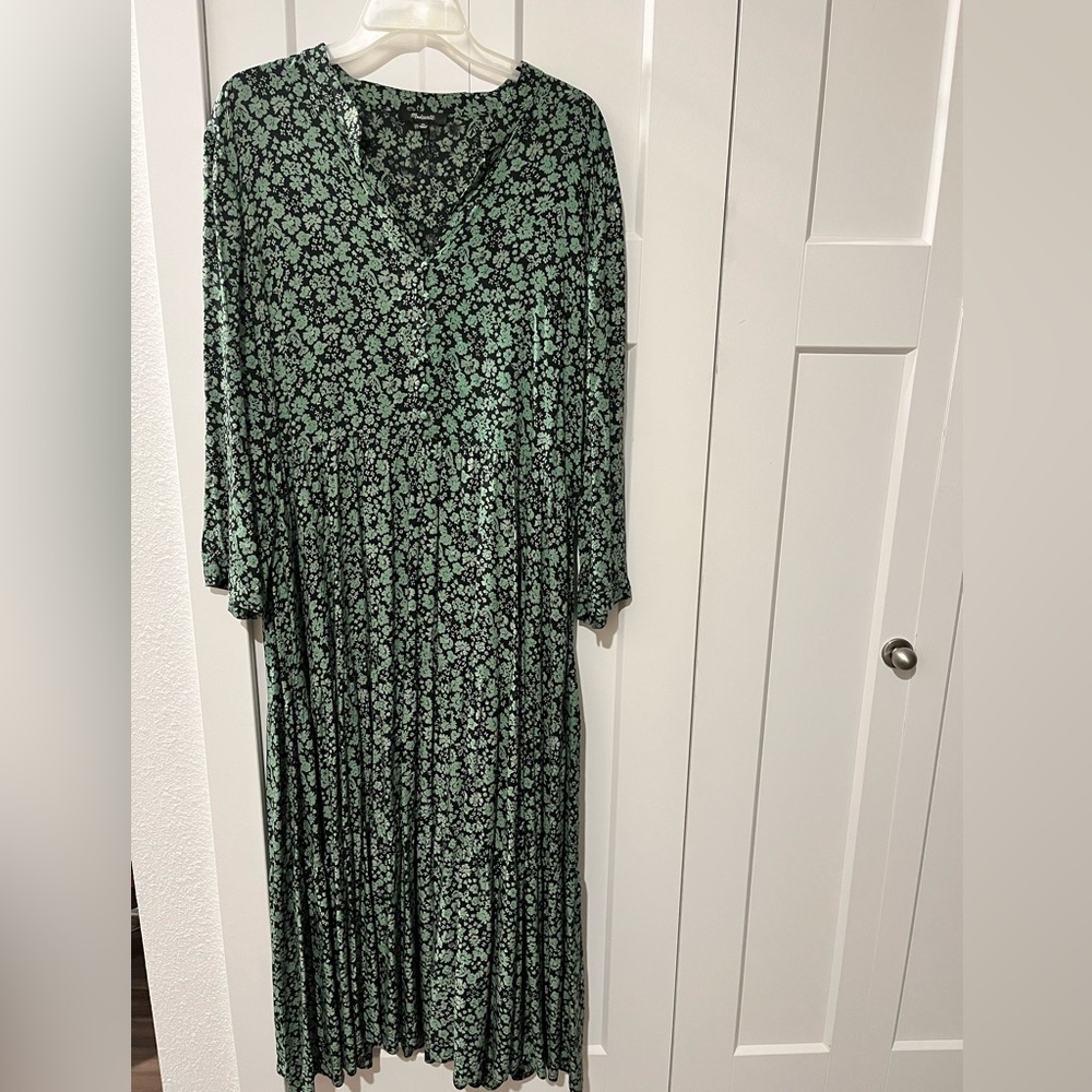 MADEWELL PRE-LOVED FLEUR FIELD BUTTON FRONT TIERED GREEN & BLACK FLORAL DRESS